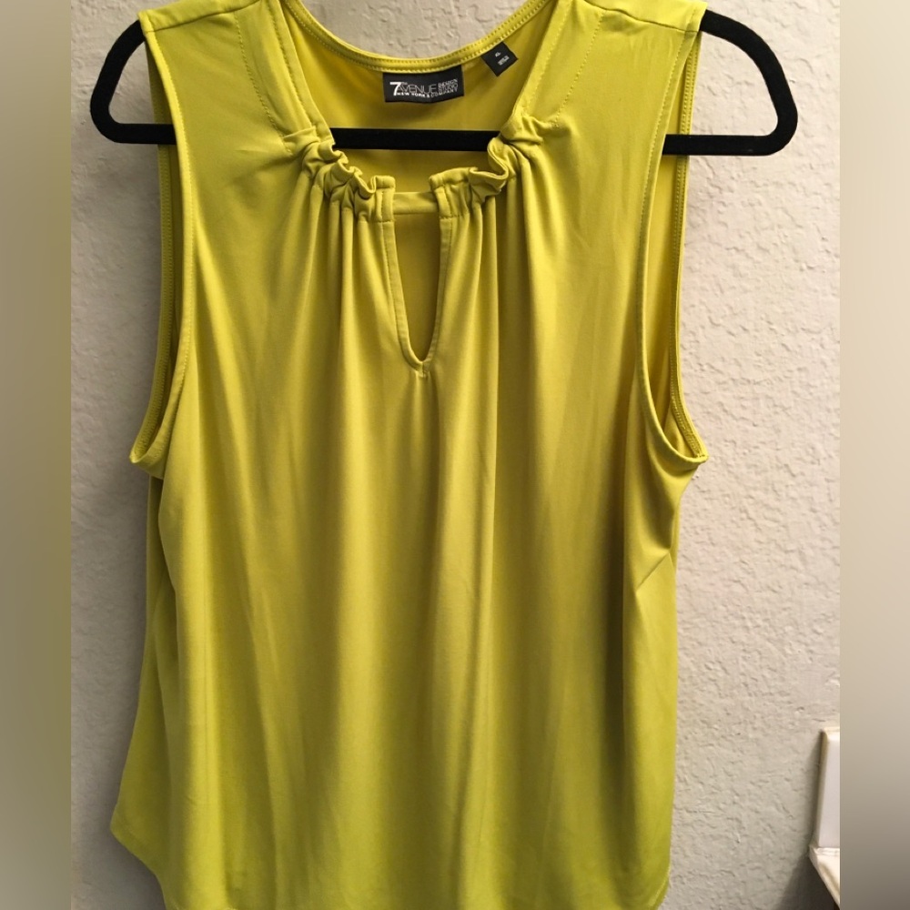 Ruffled Keyhole Tank